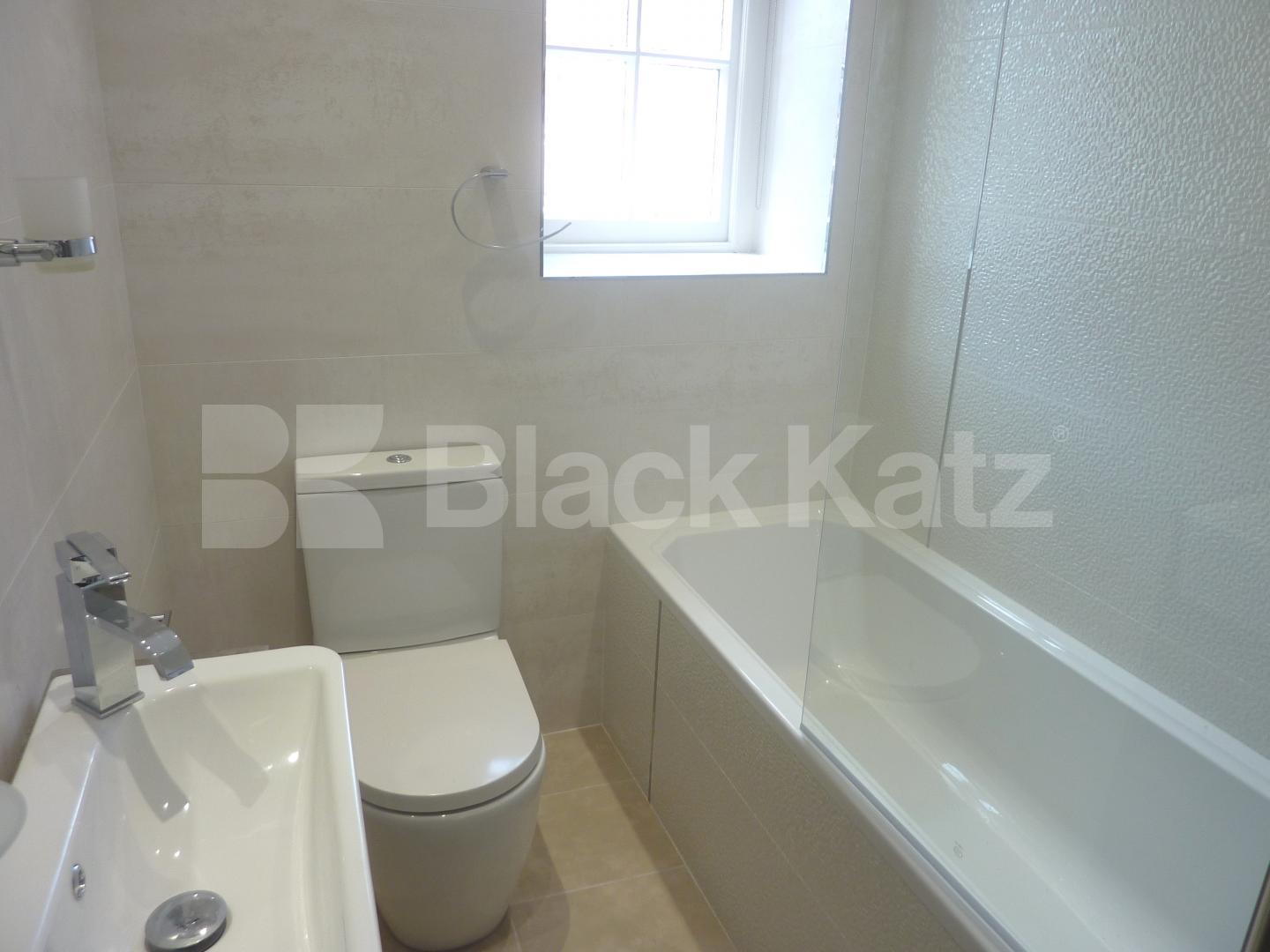 Spacious three bed two bath minutes to Hyde Park & Oxford Street Harrowby Street, Marble Arch